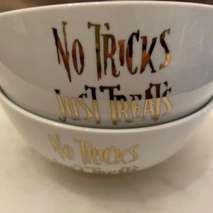 Set/2  Halloween bowls NWOT